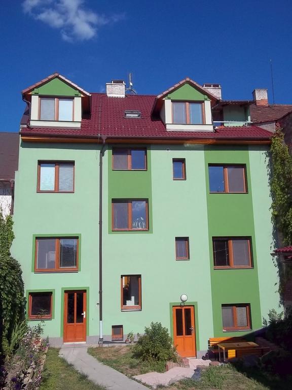 Penzion Apartmany Zlín エクステリア 写真